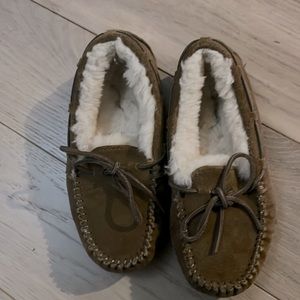 Girls UGG Dakota slippers